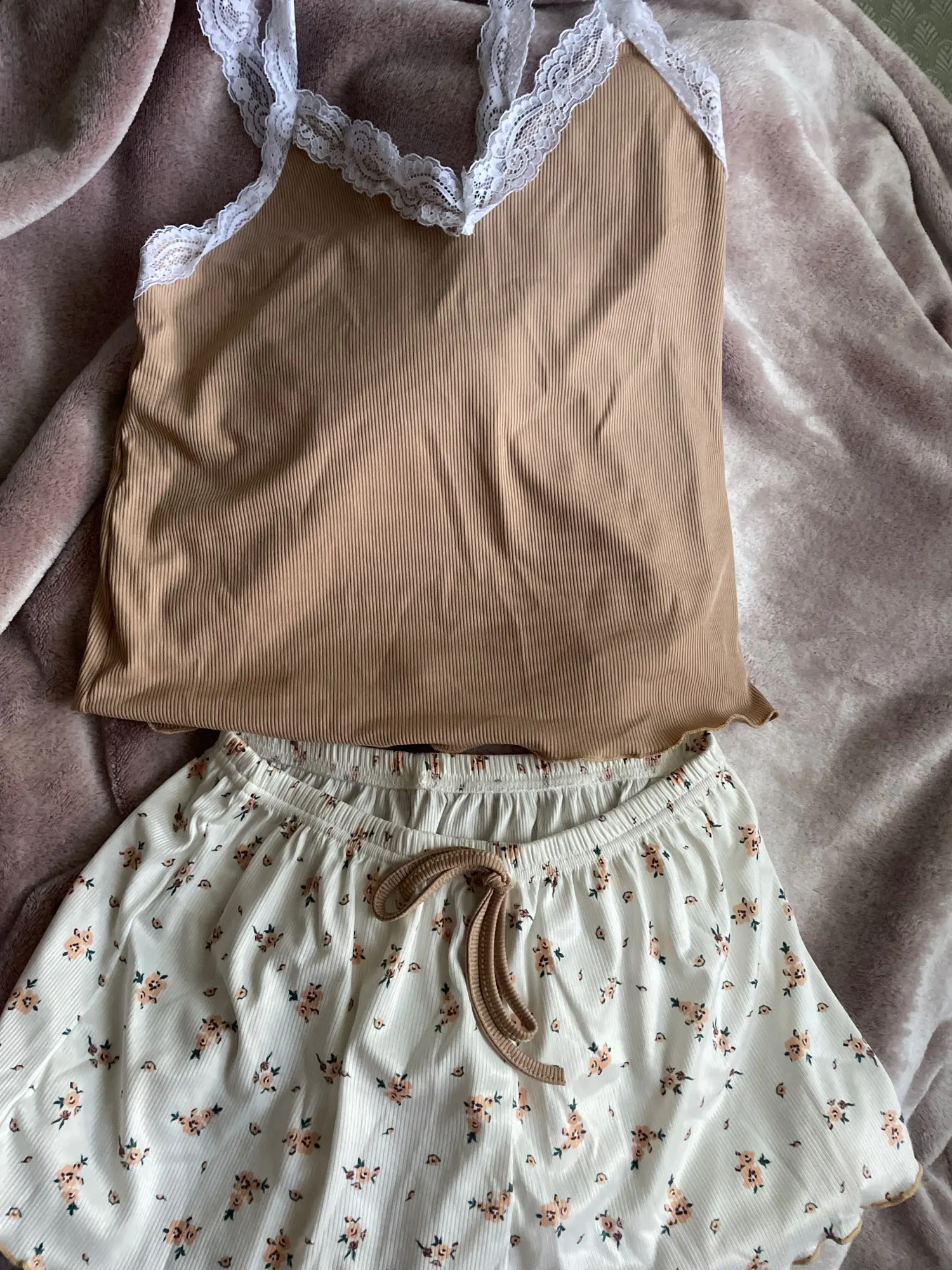 Luxe Lace V-Neck Pajama Set for Cozy Autumn Nights photo review