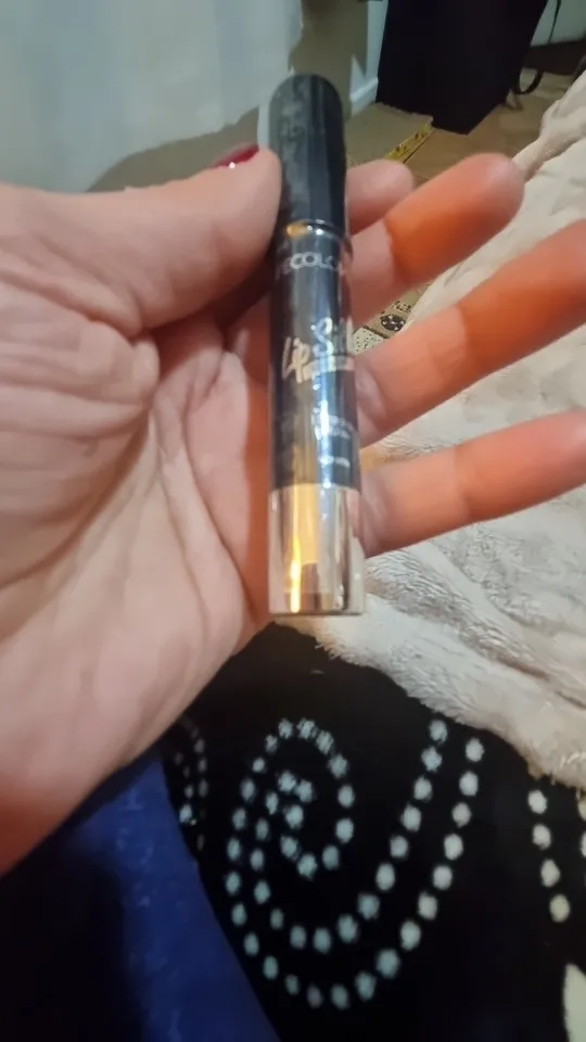 Matte Lipstick Pencil with Waterproof and Non-Stick Technology photo review