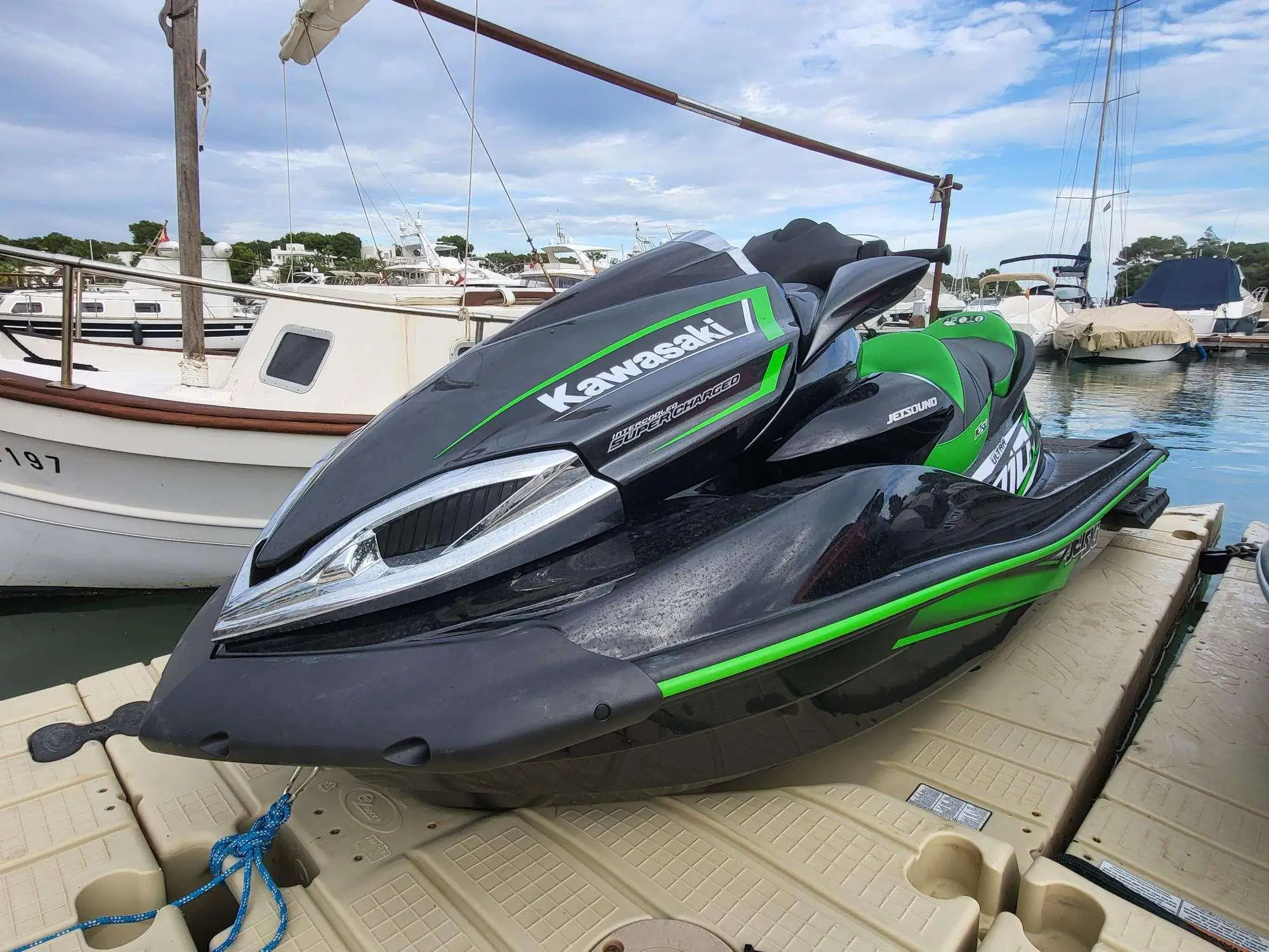 

BIG DISCOUNT SALES Kawasakis Jet Ski Ultra 310LX