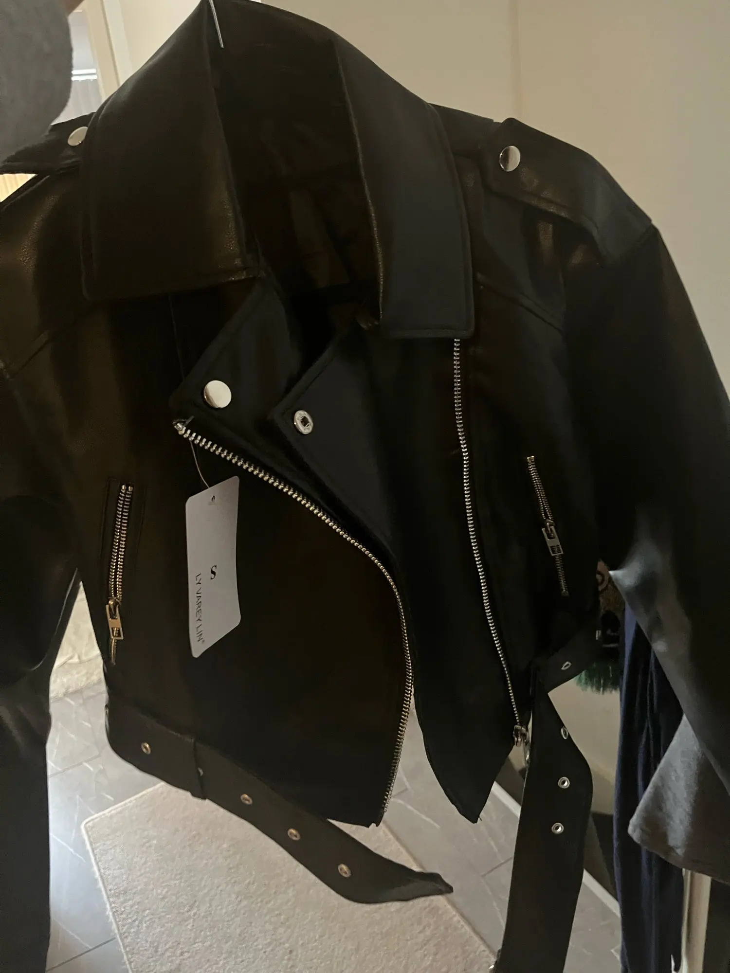 Ailegogo Faux Leather Short Jacket photo review