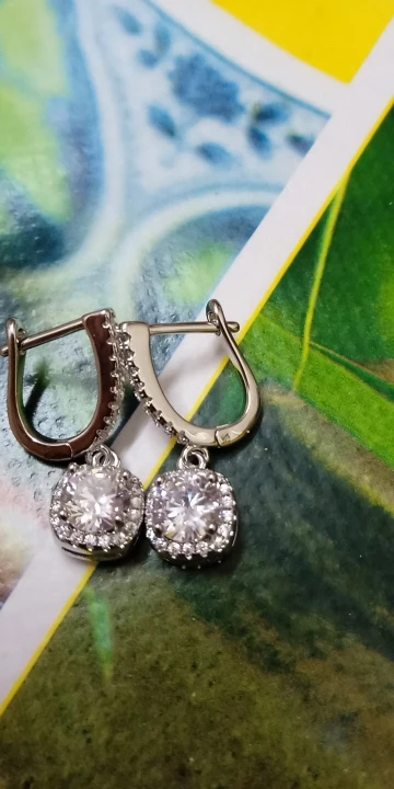 2CT Moissanite Huggie Hoop Earring photo review