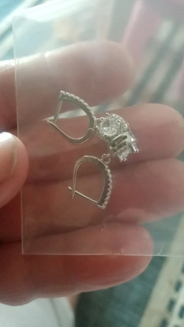 2CT Moissanite Huggie Hoop Earring photo review