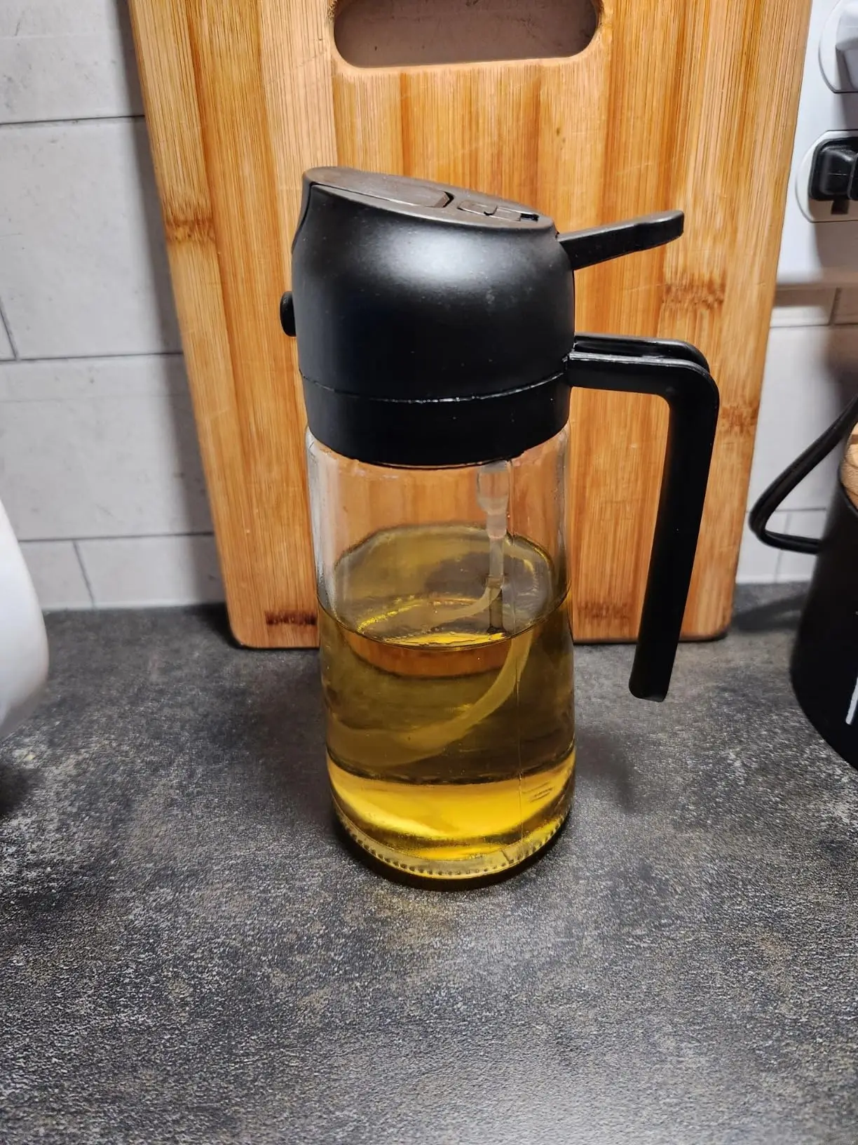 2pc 2 In 1 Oil Spray Bottle 470ml Anti-leakage Olive Oil Sprayer Plastic Baking Oil Spray Oil Bottle Dispenser, Kitchen Gadgets photo review