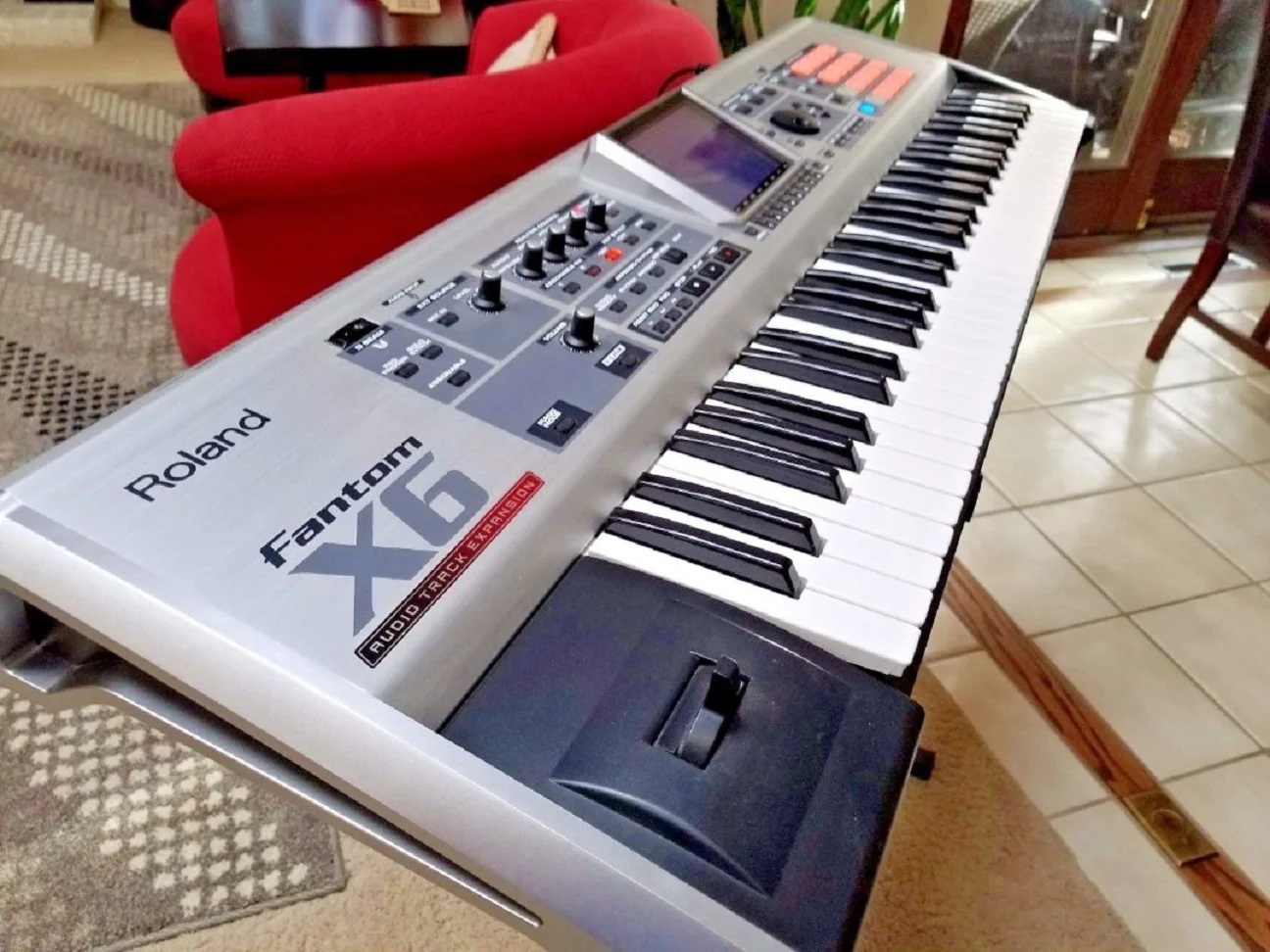 

Распродажа со скидкой на совершенно новый Roland Fantom X6