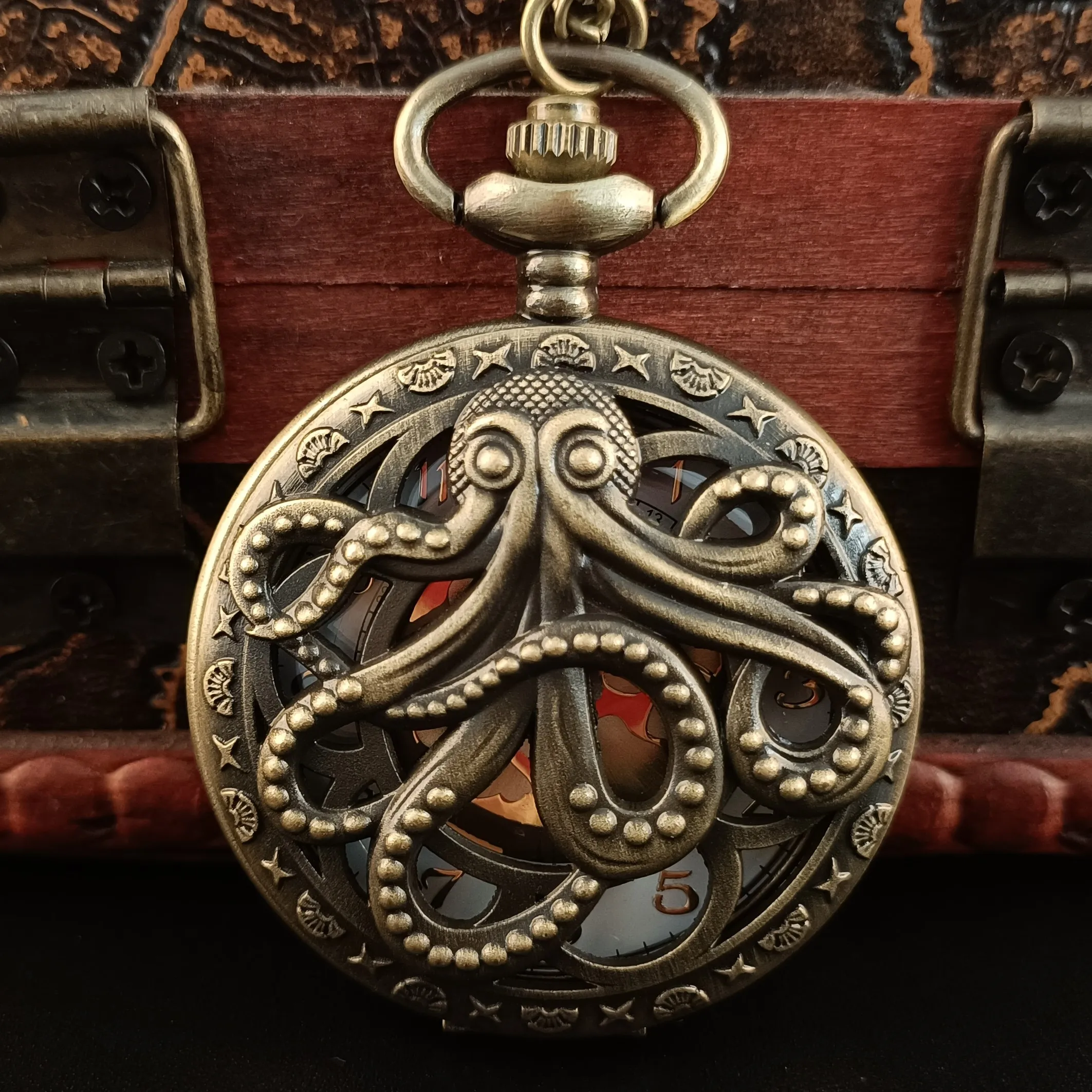 

Unique Hollow Octopus Cover Quartz Pocket Watch Necklace Bronze/Grey Color Fob Watches for Men Women 2022 New Clock Gift for Kid