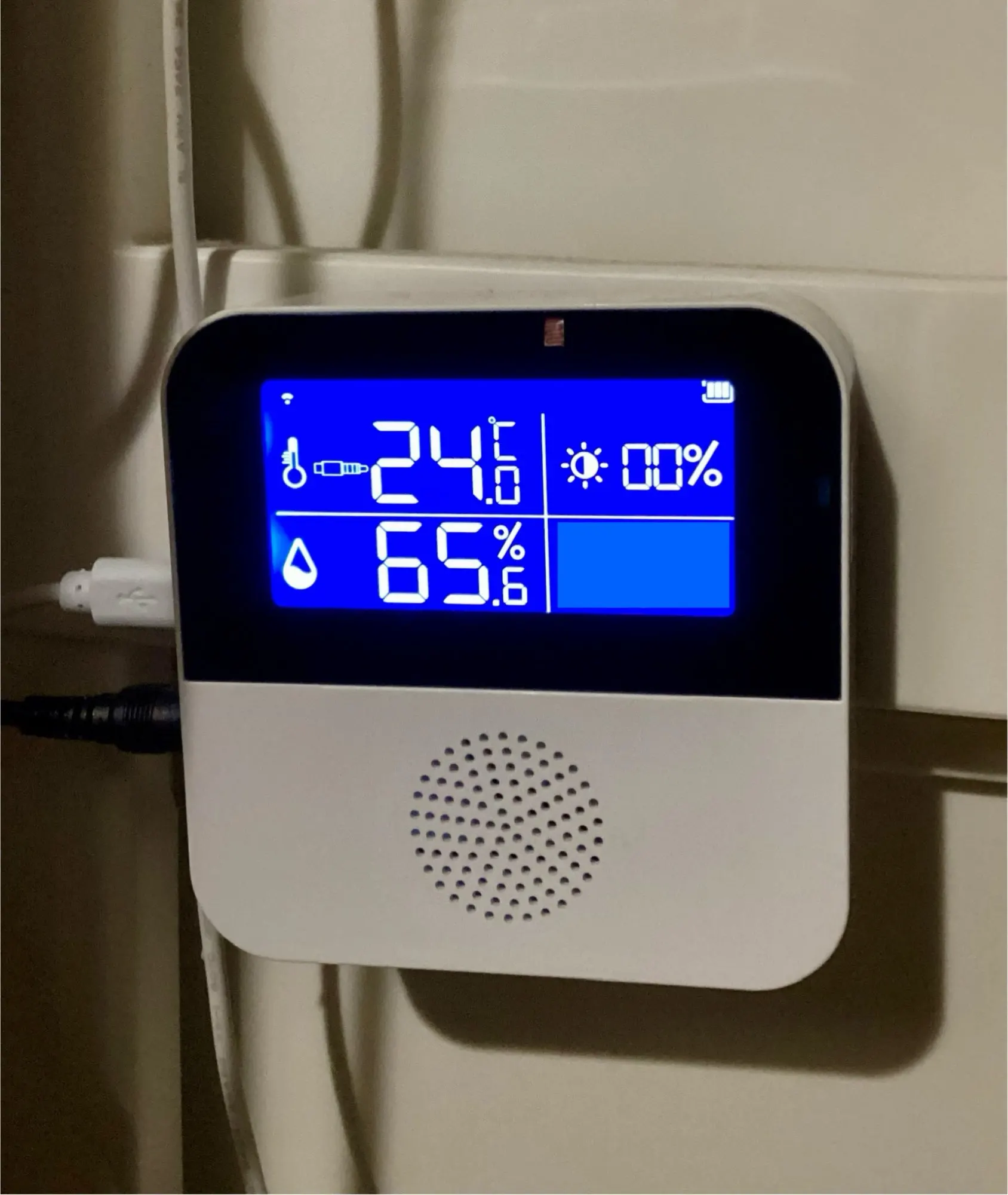 Ruumi USB-termomeeter - Tuya nutikas WiFi temperatuuri- ja niiskusandur LCD-ekraaniga, fotoülevaade