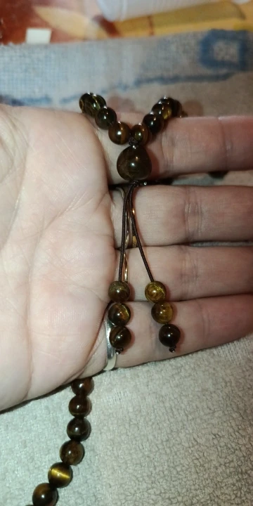 Collier mala tibétain en oeil de tigre - Source Sereine photo review