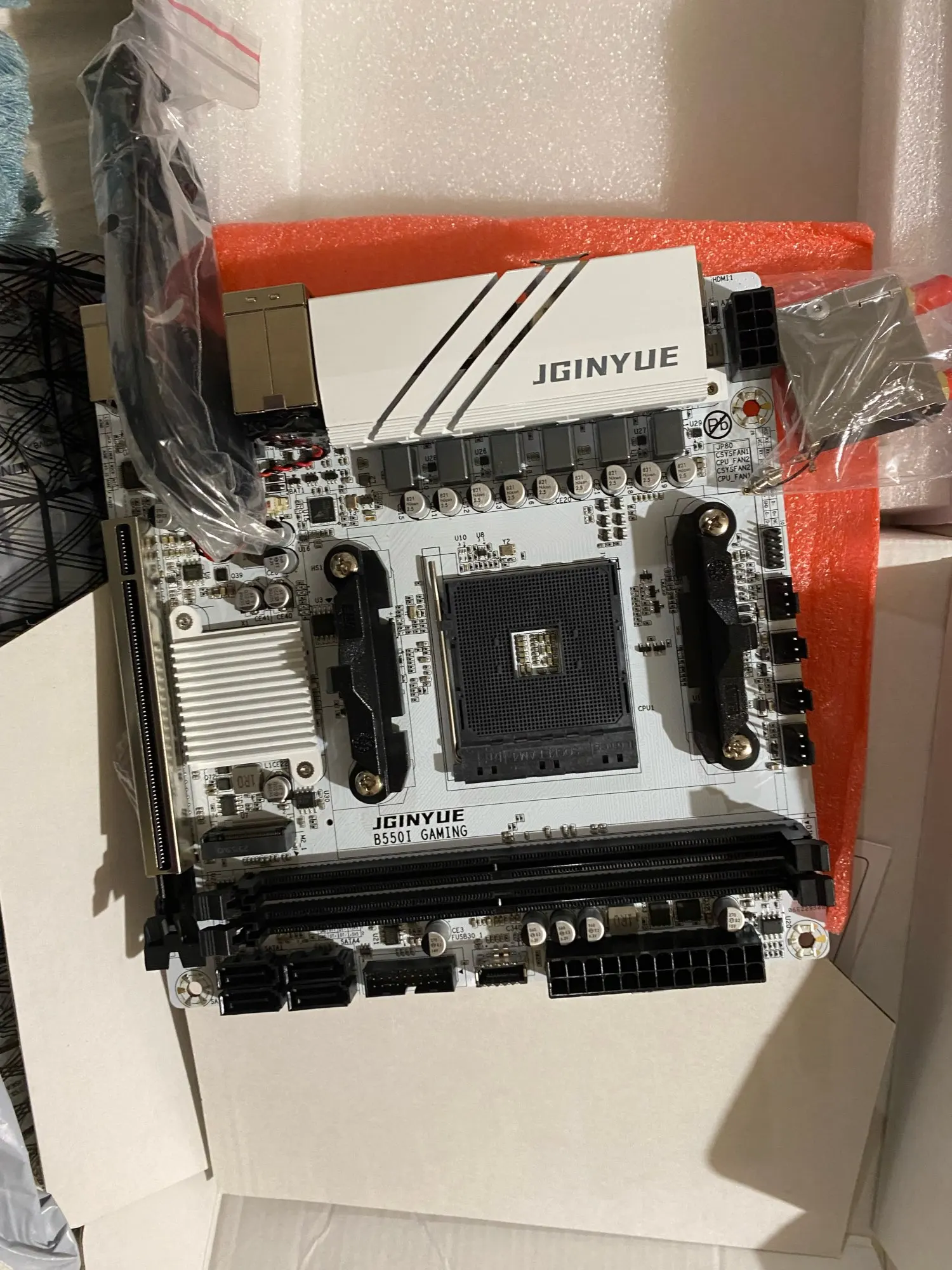 JGINYUE AMD B550 AM4 mini ITX Motherboard supports Ryzen R5 4000