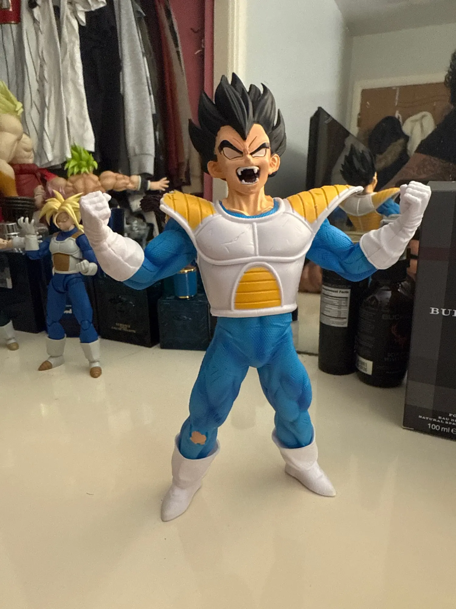 Vegeta Figure with Artificial Moon – 17cm Dragon Ball Z PVC Action Statue