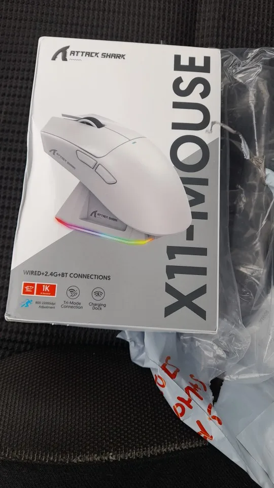 Ratón Bluetooth Attack Shark X6 PAW3395, conexión triple 2,4, base de carga magnética táctil RGB, ratón Macro para juegos photo review