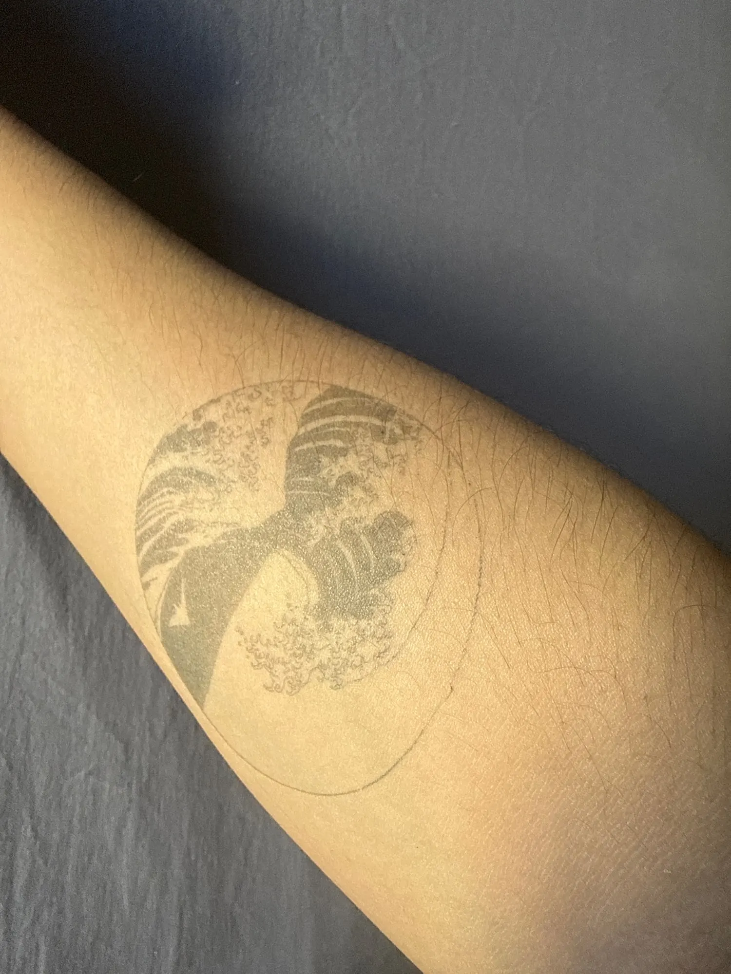 나 첫 타투 했어! 근데 해리 포터 레퍼런스인 거 티가 별로 안 나는 거 같아 😭 : r/harrypotter, image size:1500x2000