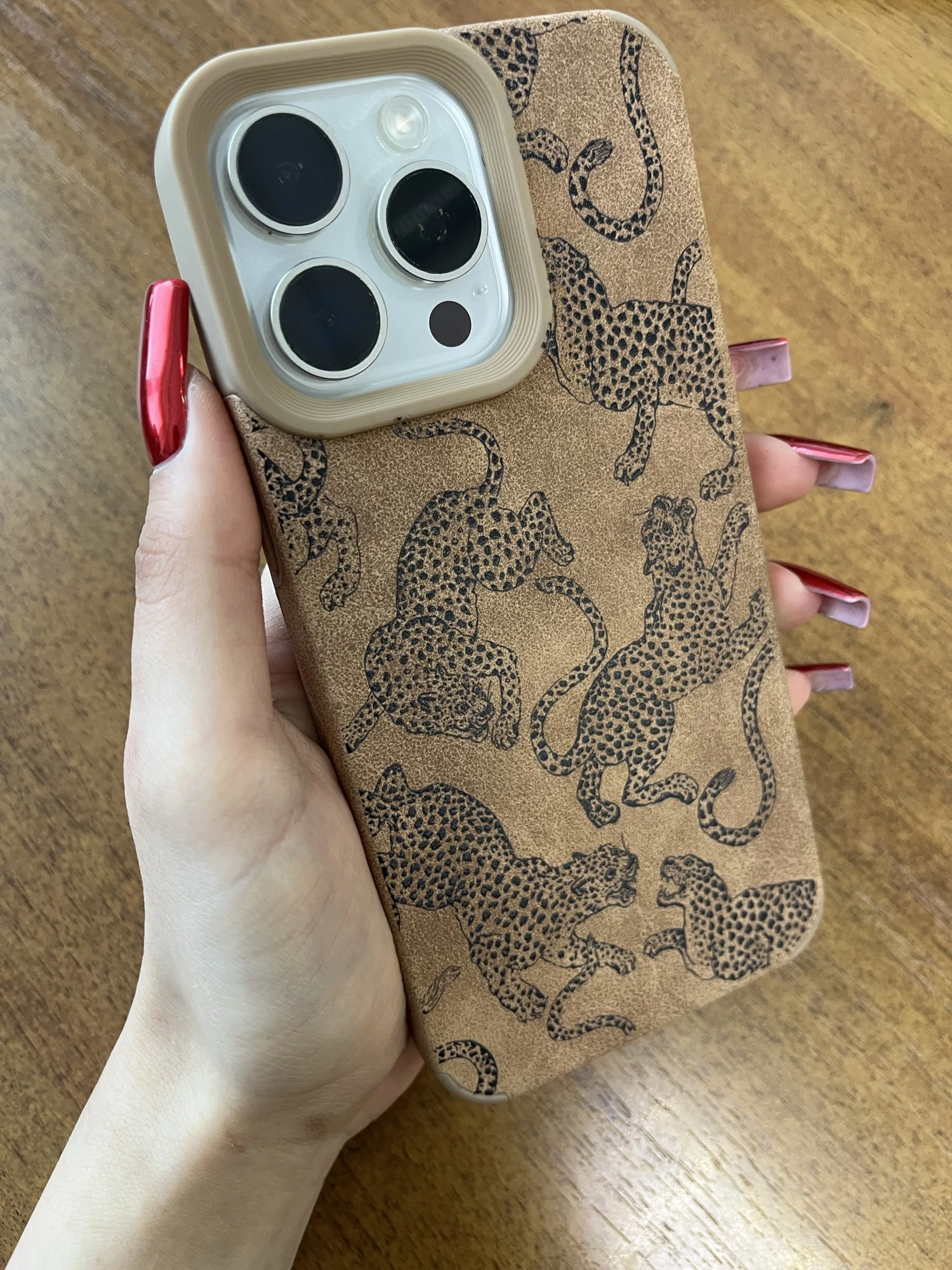 Capa iPhone Leopardo em Couro Bonded Antichoques - Horiginex