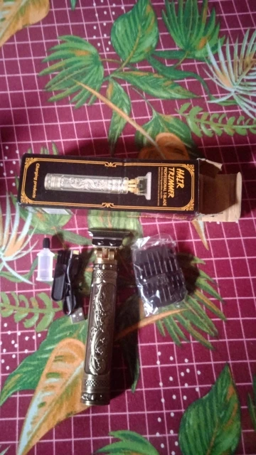 Máquina De Cortar Cabelo Para Barba Masculina Aparador Profissional barbeador acabamento Sem Fio Portátil T9 photo review