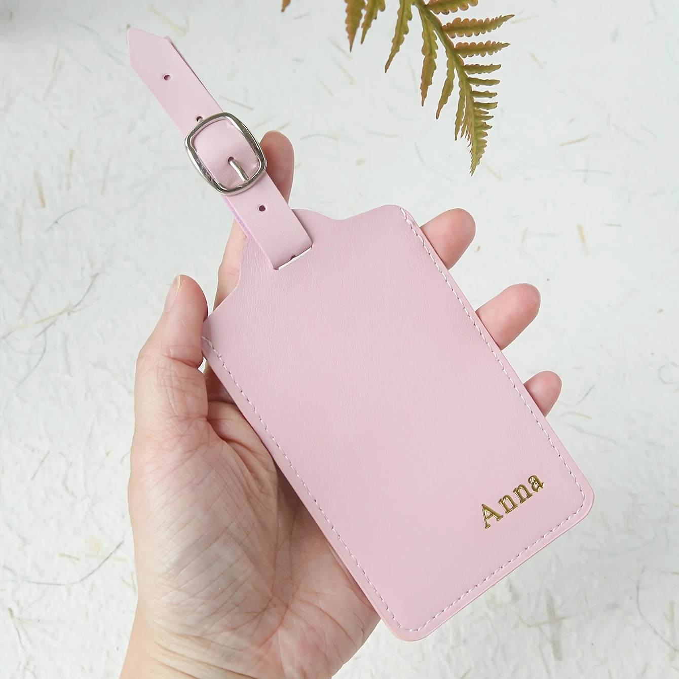 Etichetta per Bagagli Personalizzata con Monogramma Stampato a Caldo, Accessorio Minimalista e Leggero per Valigie in Rosa, Verde e Marrone - immagine 5