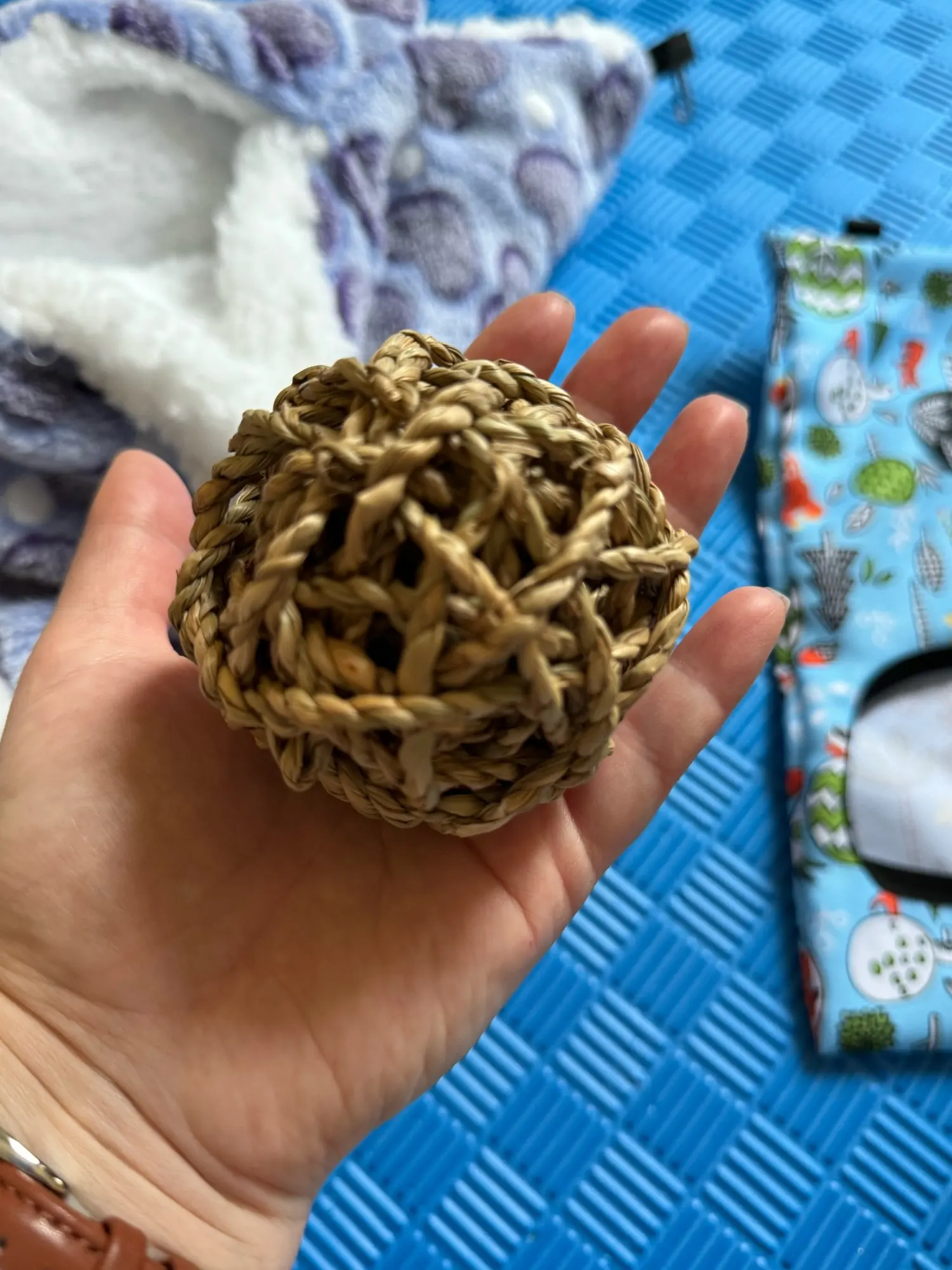 Grassy Fun: 7cm Braided Ball Chew Toy for Small Animals photo review