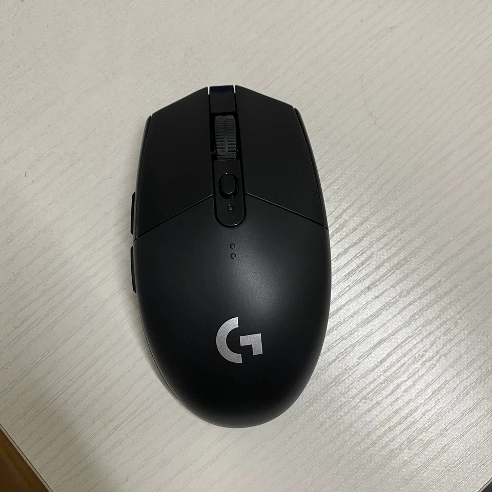 Logitech G304 Lightspeed Wireless Mouse 12K DPI 6 Buttons photo review