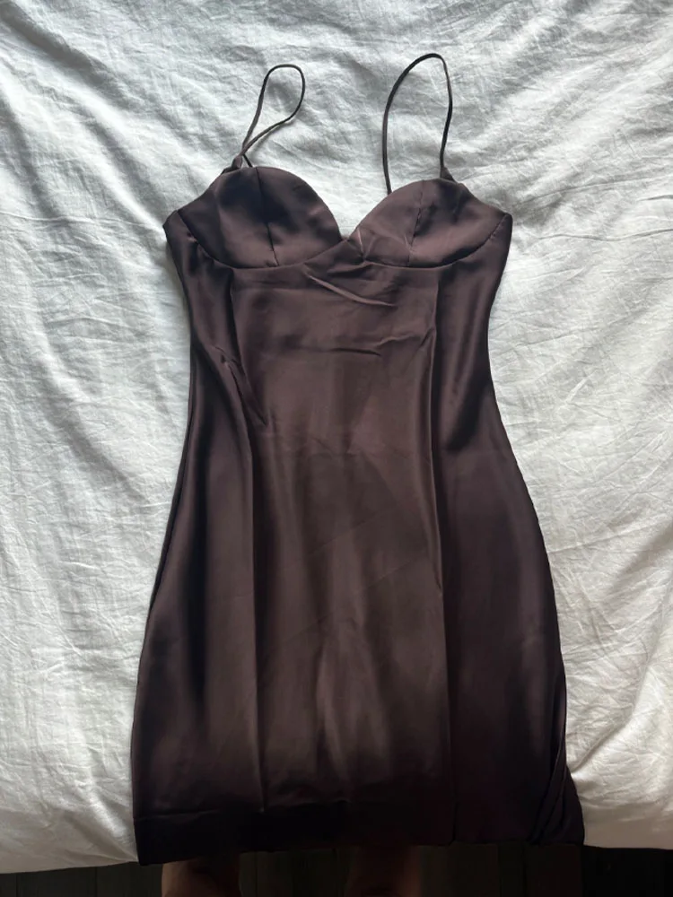Elegant Red Satin V-Neck Summer Dress for Special Occasions photo review