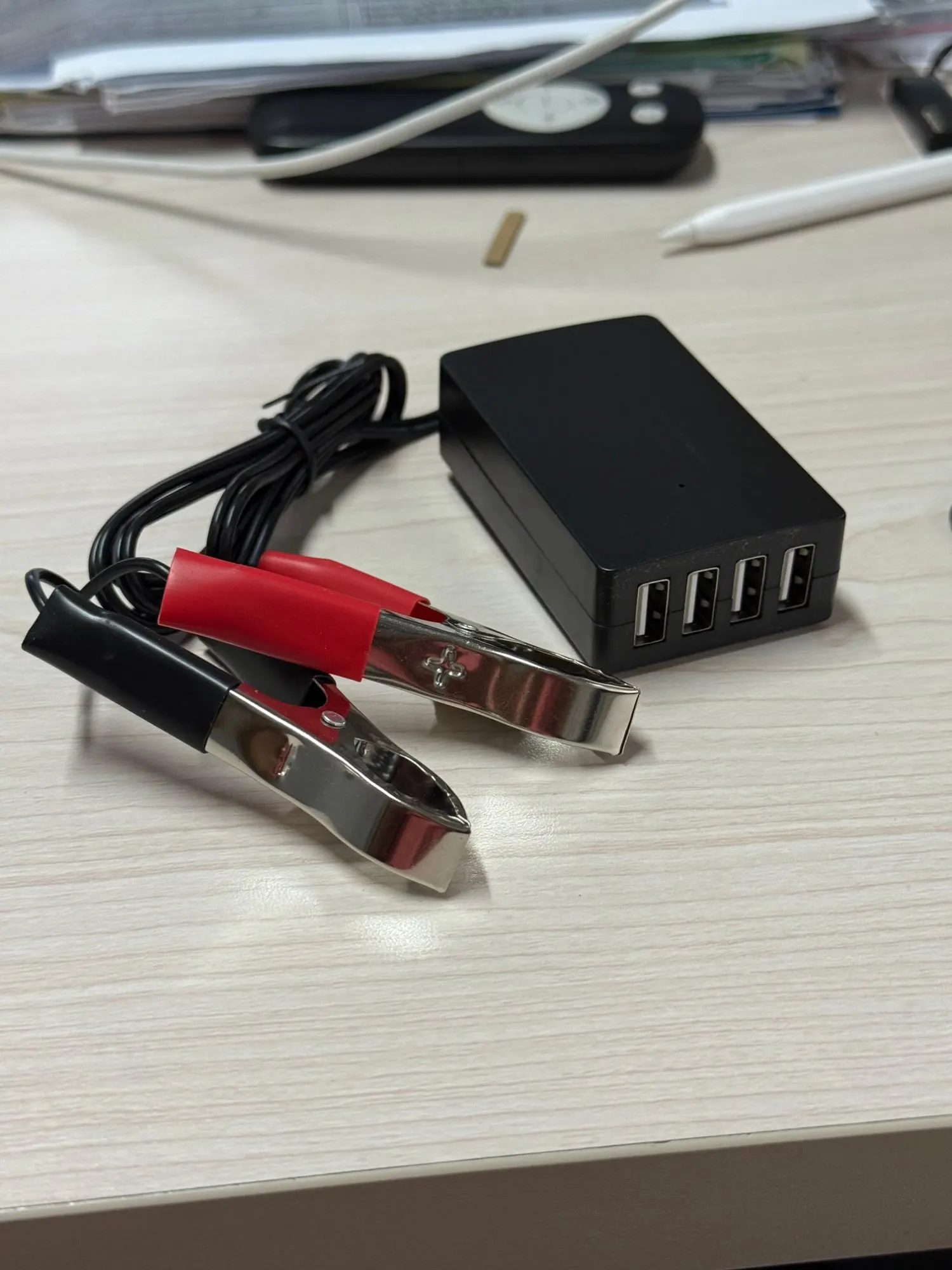 12V/24V To 5V DC Converter With 4 USB Ports - 8A 40W Power Adapter With Battery Clips For Emergency Charging
