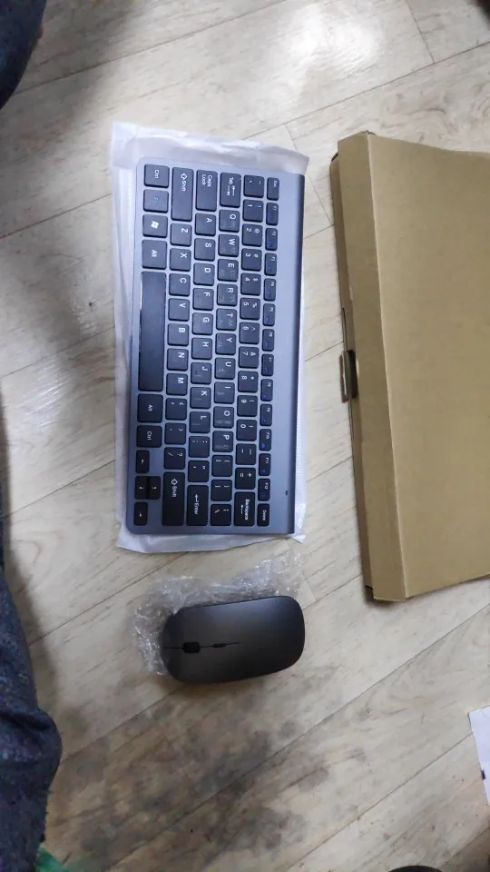 Multilingual Wireless Keyboard and Mouse Combo photo review