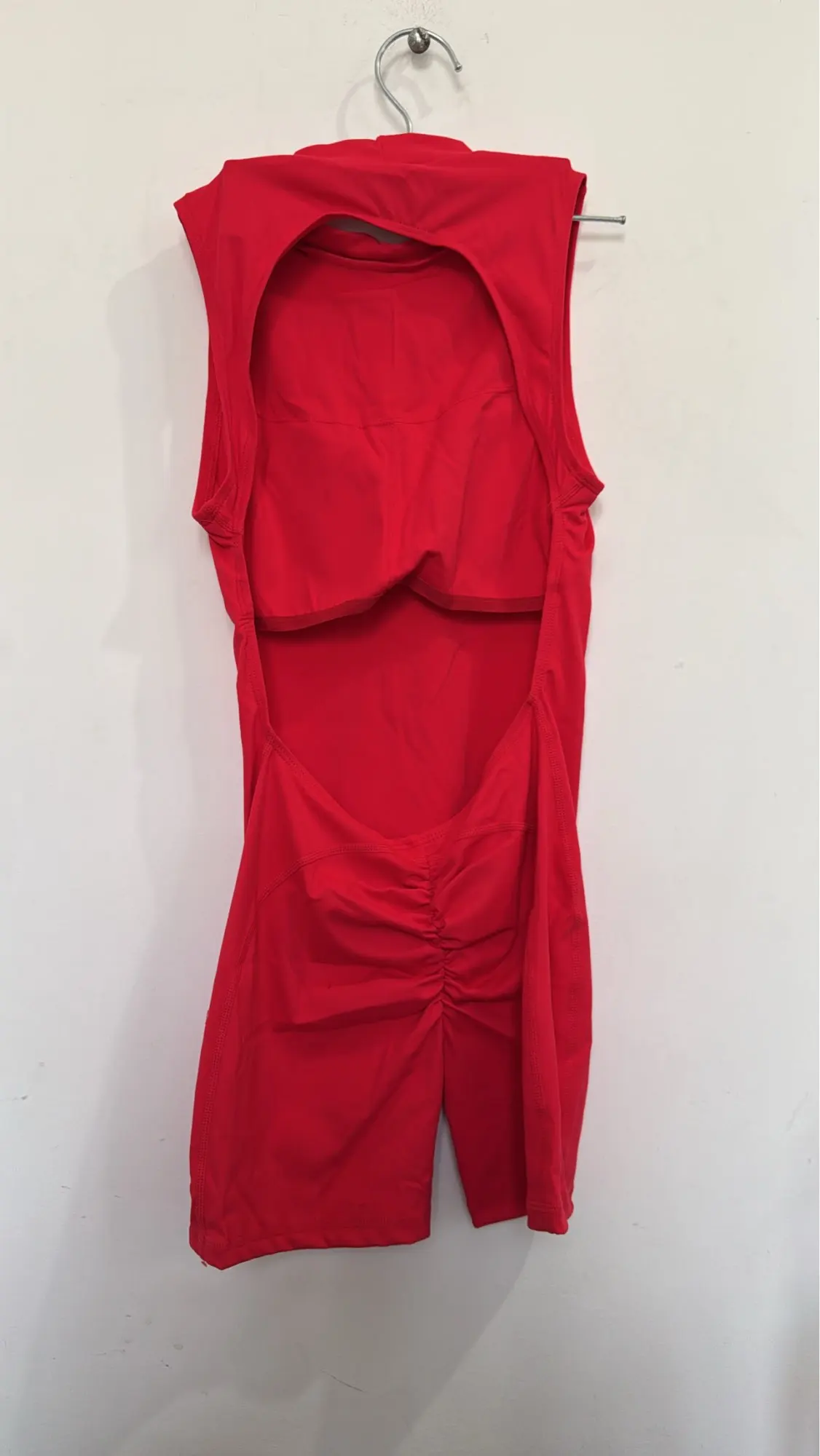 Sleeveless Hollow-Back Yoga Jumpsuit with Removable Pads photo review