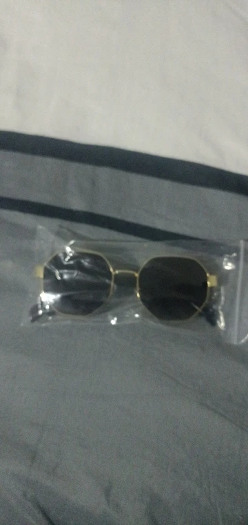 Retro Polygonal Metal Frame Sunglasses photo review