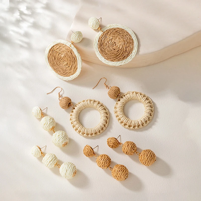 Orecchini Pendenti In Rafia E Rattan Fatti A Mano - Stile Bohémien Estivi Per Donna - Leggeri E Colorati 6,1 Cm