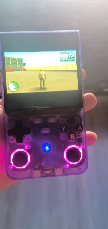 Nueva consola de juegos portátil ultra retro R36, sistema Linux de código abierto de 4,0 pulgadas, reproductor de vídeo portátil de 128GB, consola de juegos portátil photo review