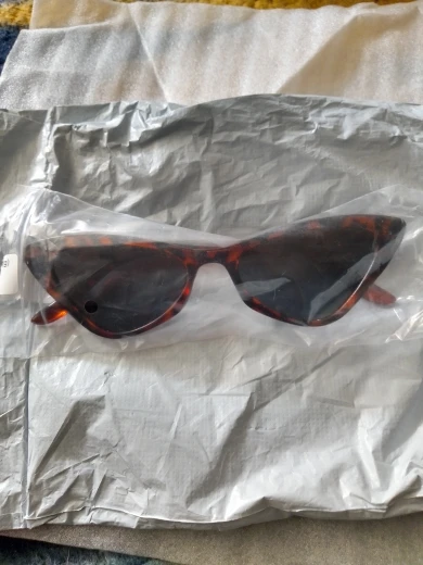 Vintage Cat Eye Sunglasses – Small Frame UV400 Retro Eyewear for Women