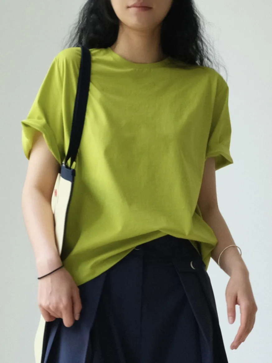 

woman vintage style t-shirt