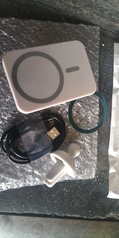 CAR SMART WIRELESS MAGNETIC CAR CHARGER (APPLE IPHONE 12,13,14)