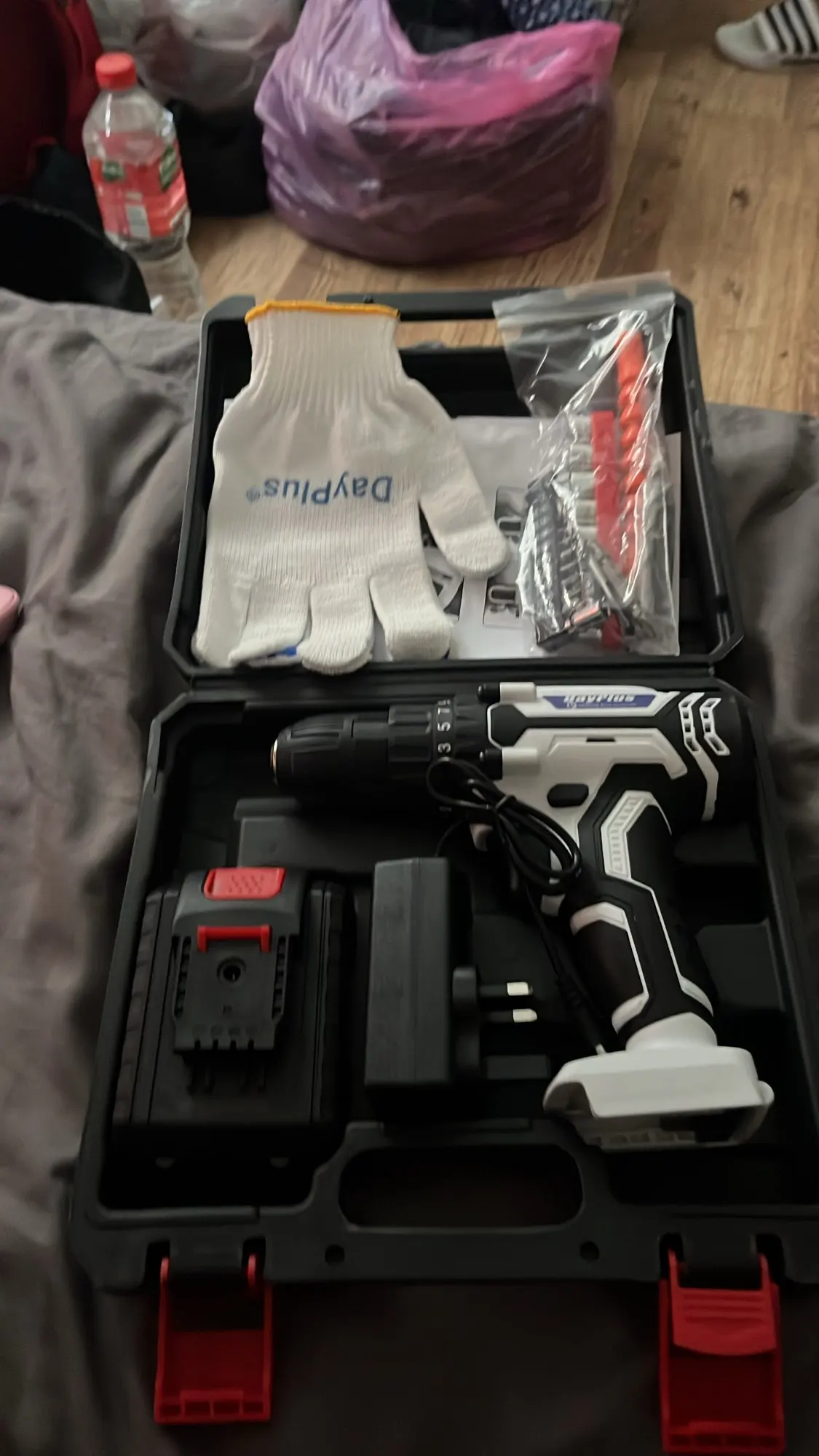 21V Portable Cordless Power Drill Set Impact Screw Driver with 1500mAh Li-Ion Rechargeable Battery 25+1 Torque Setting 45N.m photo review