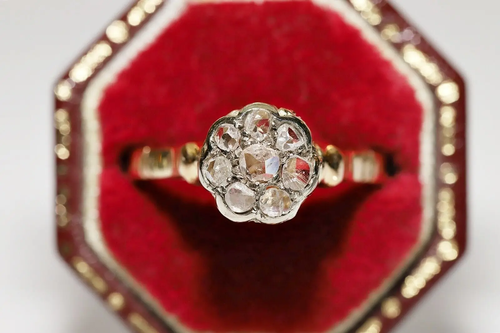 

ANTIQUE 1900S 18K GOLD NATURAL ROSE CUT DIAMOND DECORATED PRETTY RING