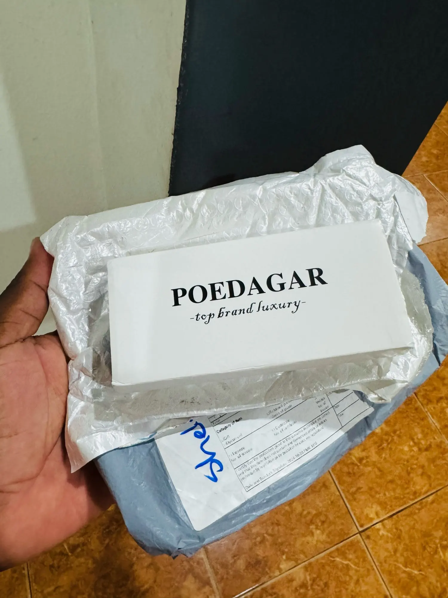 POEDAGAR Women's Luxury Quartz Watch photo review