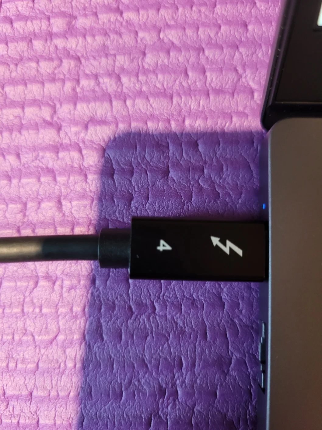 UGOURD 2m Thunderbolt 4 USB4 Type C to C 40Gbps 100W Cable photo review