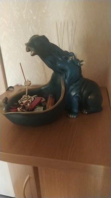 Attachment image review on Hyppopotamus resin statue