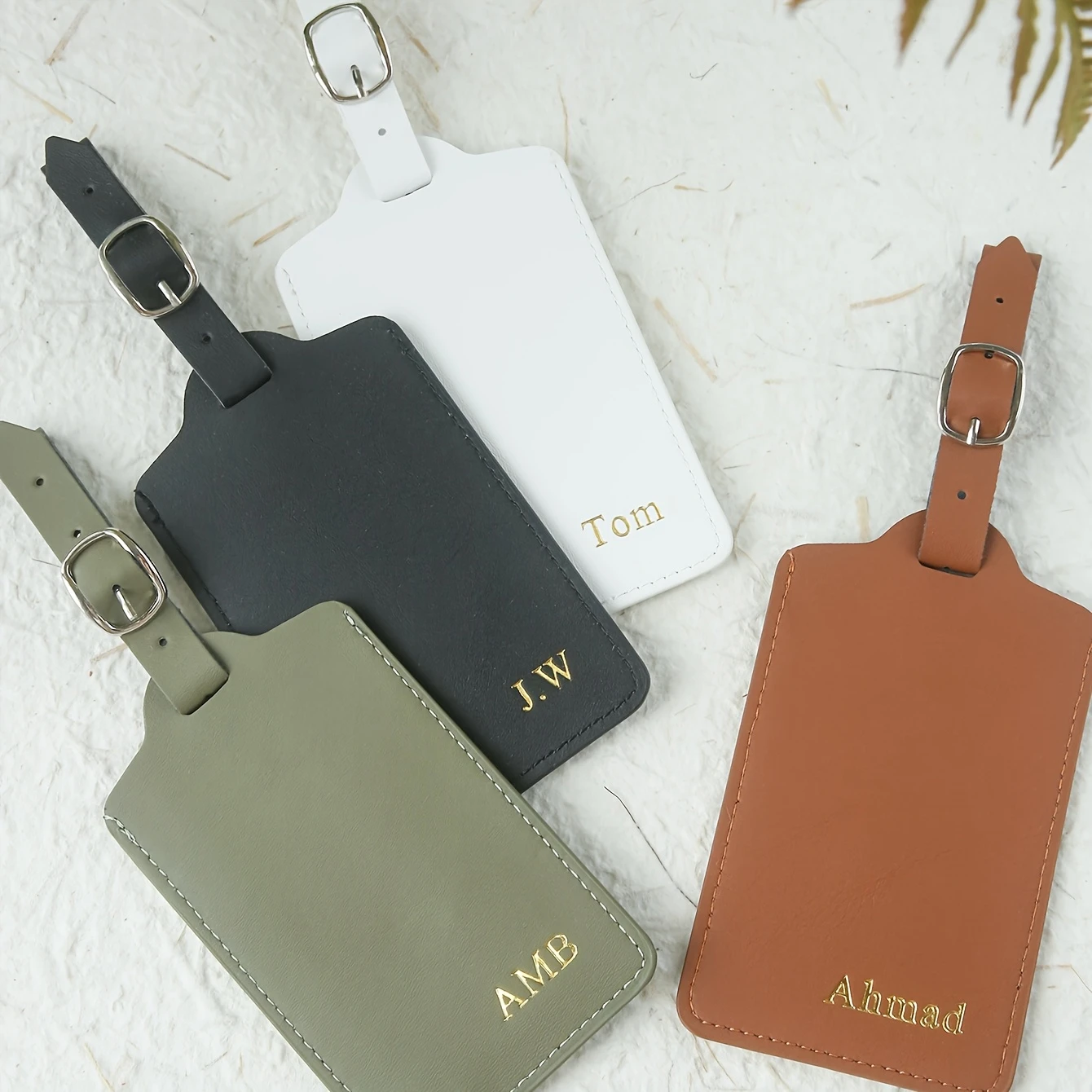 Etichetta per Bagagli Personalizzata con Monogramma Stampato a Caldo, Accessorio Minimalista e Leggero per Valigie in Rosa, Verde e Marrone - immagine 4