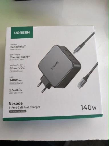 UGREEN Nexode 140W USB C GaN iphone Charger photo review