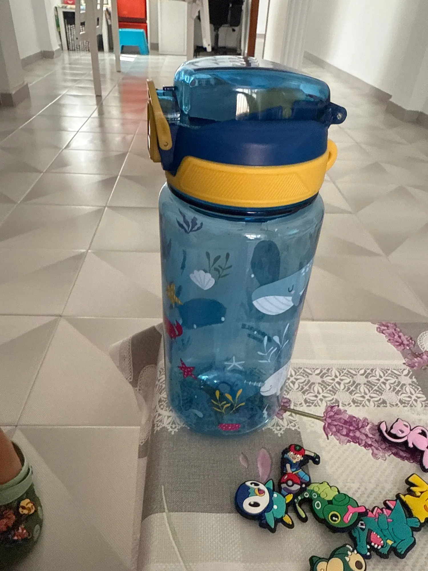 Botella de agua de dinosaurio de 600ml para niños, taza para sorber de agua con pajita de silicona, botellas de agua de plástico a prueba de fugas, taza de agua de verano para niños photo review