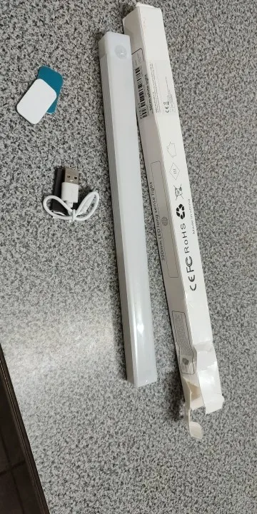 Luz LED nocturna con Sensor de movimiento para decoración del hogar, luz de carga inalámbrica para armario, pasillo, cocina, armario, escaleras, 1 unidad photo review