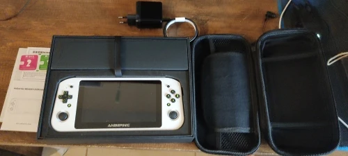 Mini PC Portable Win600 ANBERNIC: 5.94", 8 Go DDR4, Athlon Silver 3050e/3020e, Windows 10 et Steam OS photo review
