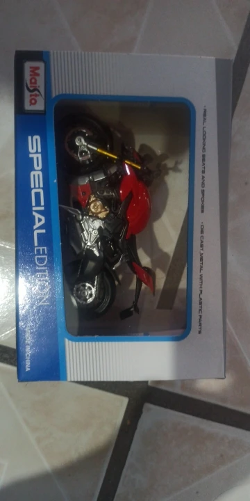 Maisto Ducati Panigale V4 S Corse 1:18 Scale Alloy Motorcycle Diecast Model Collectible Grade Gift Toy photo review