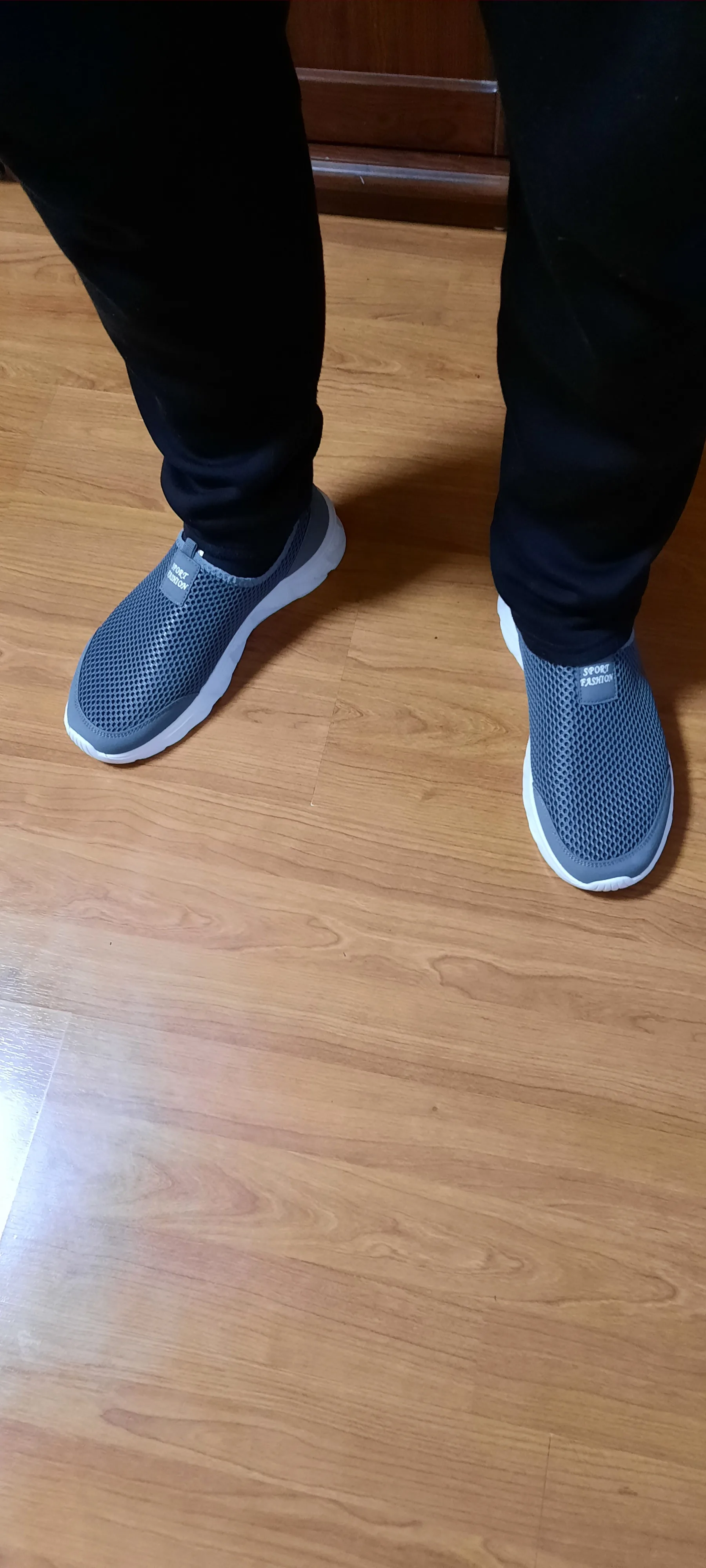 2023 Lightweight Men Casual Shoes Breathable Slip on Male Casual Sneakers Anti-slip Men's Flats Outdoor Walking Shoes Size 39-47 photo review