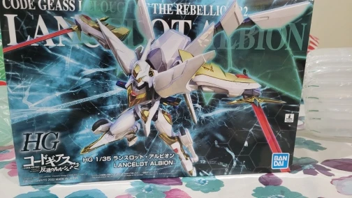Bandai Original HG 1/35 Anime Action Figure CODE GEASS Lelouch of The Rebellion LANCELOT ALBION Toys Model Gifts for Children photo review