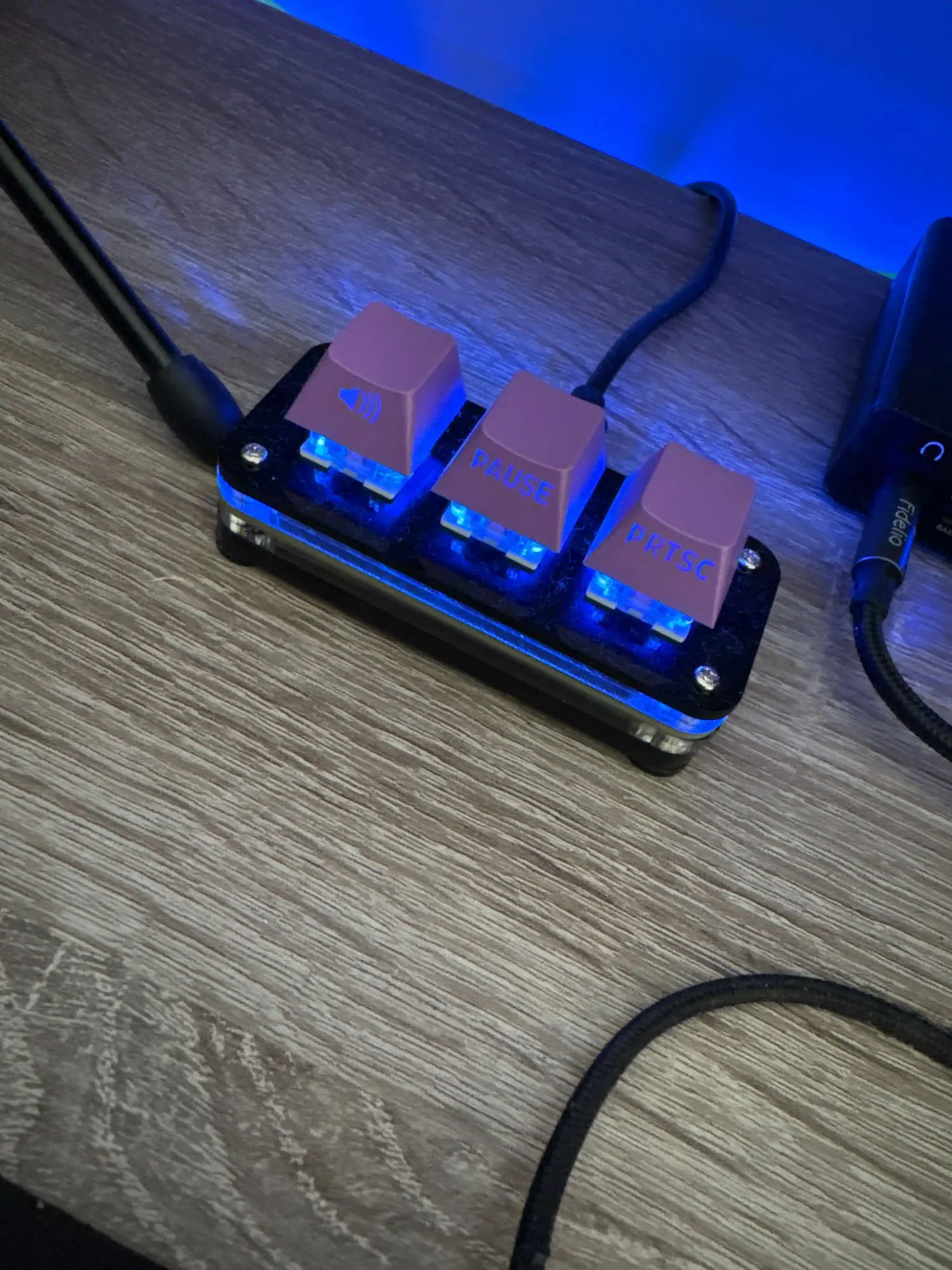 Mini Macro Mechanical Keyboard RGB with 3 Photoshop Keys photo review