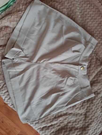 Japanische Shorts mit hoher Taille