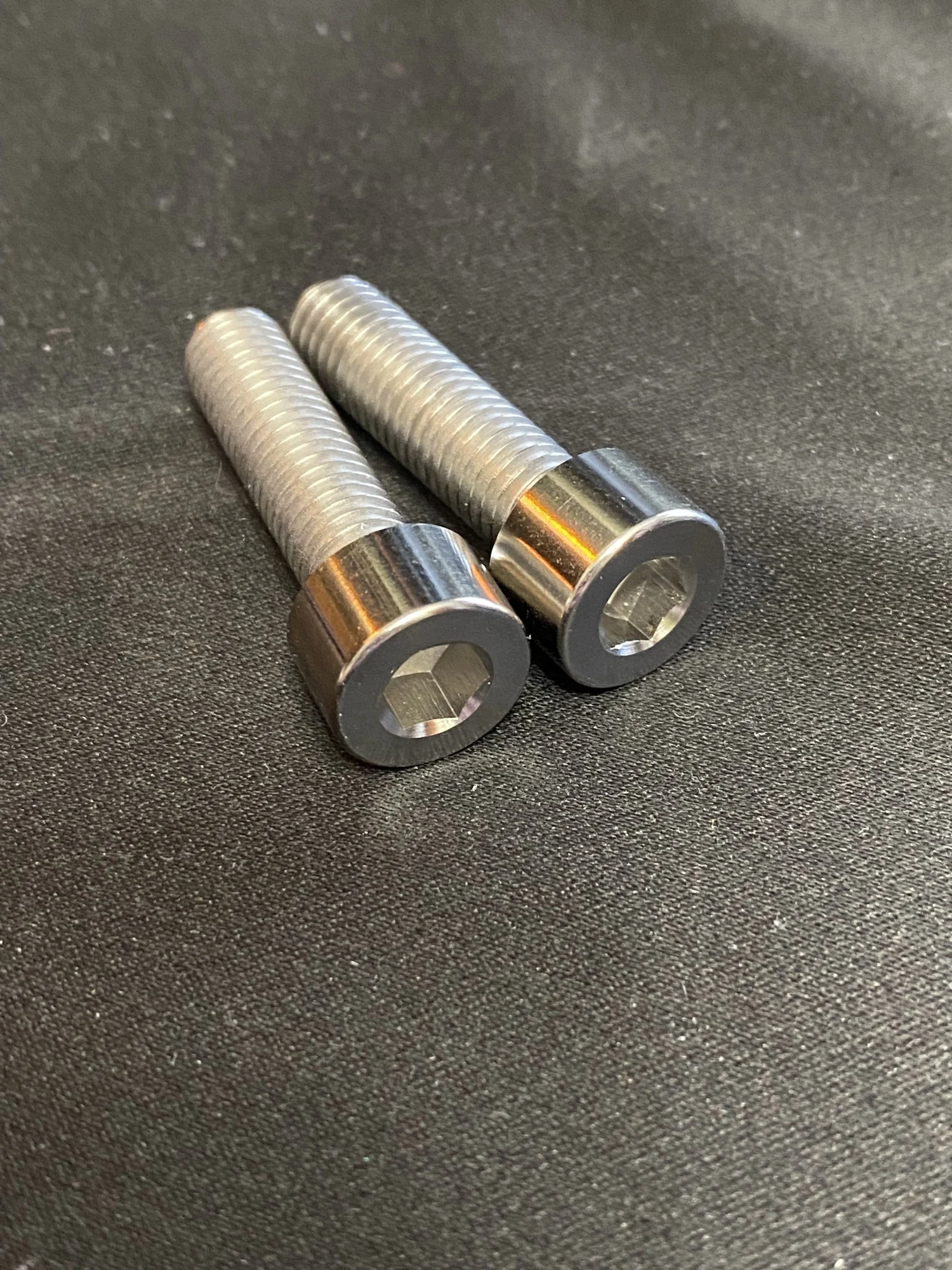 шпилька колесная 6*6 вольво 109229. фольксваген bolt. болт крепежный swag 50924385. болты скобы 300 мм форд фокус 2. авито болты.