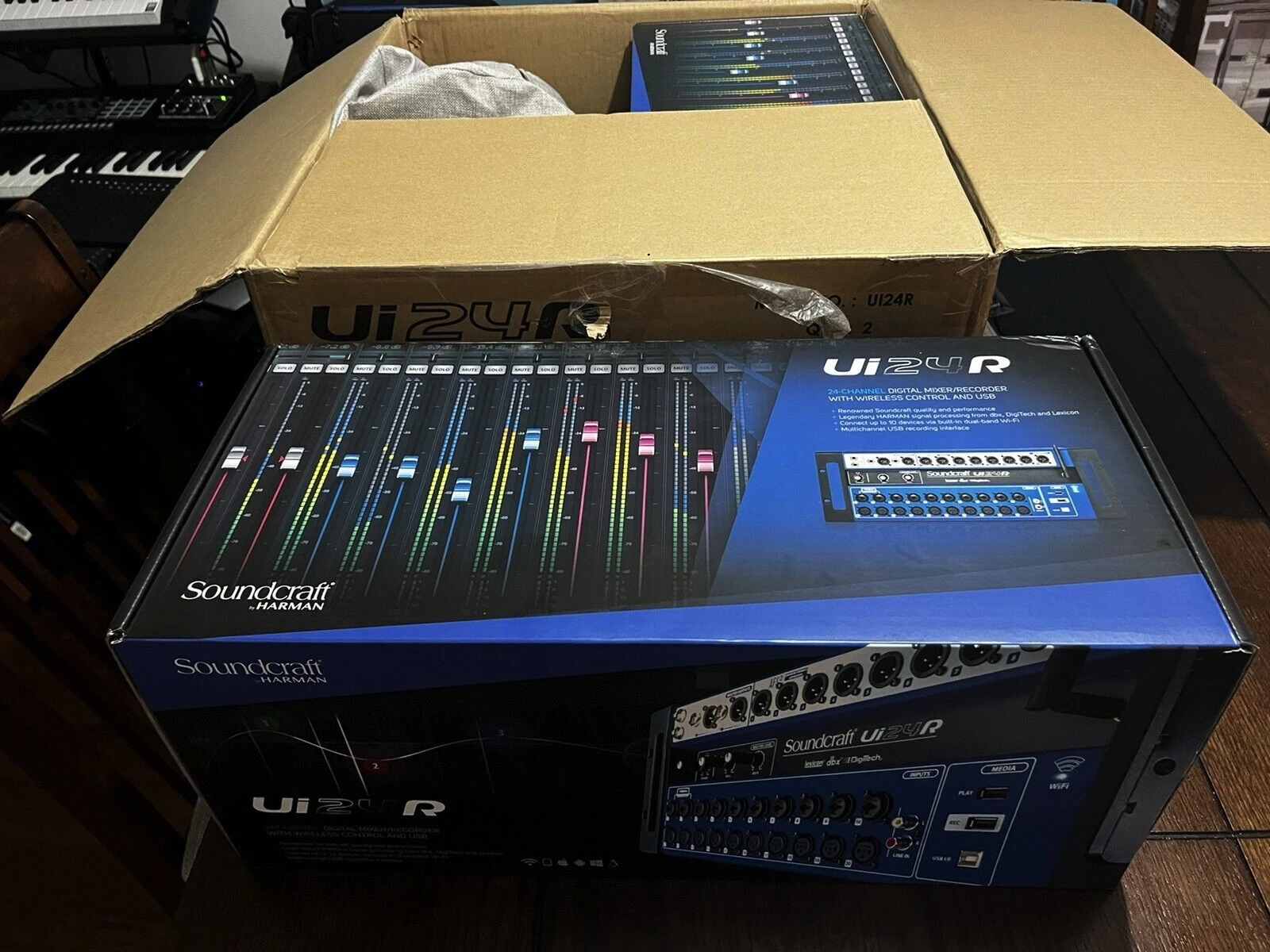 Mezclador Digital inalámbrico de 24 canales Soundcraft Ui24R/USB