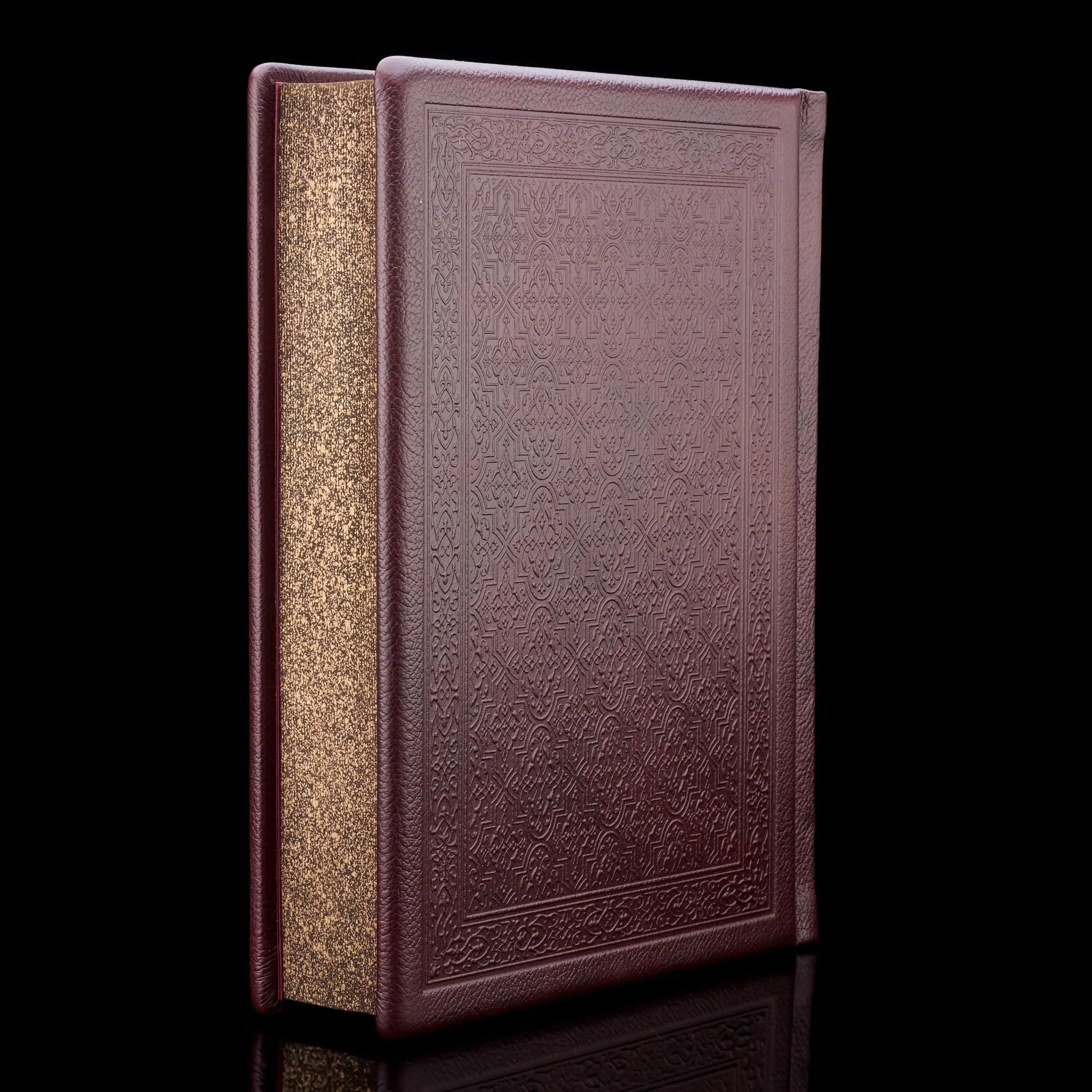 Рисунок 3 - Книга подарочная "Романовы