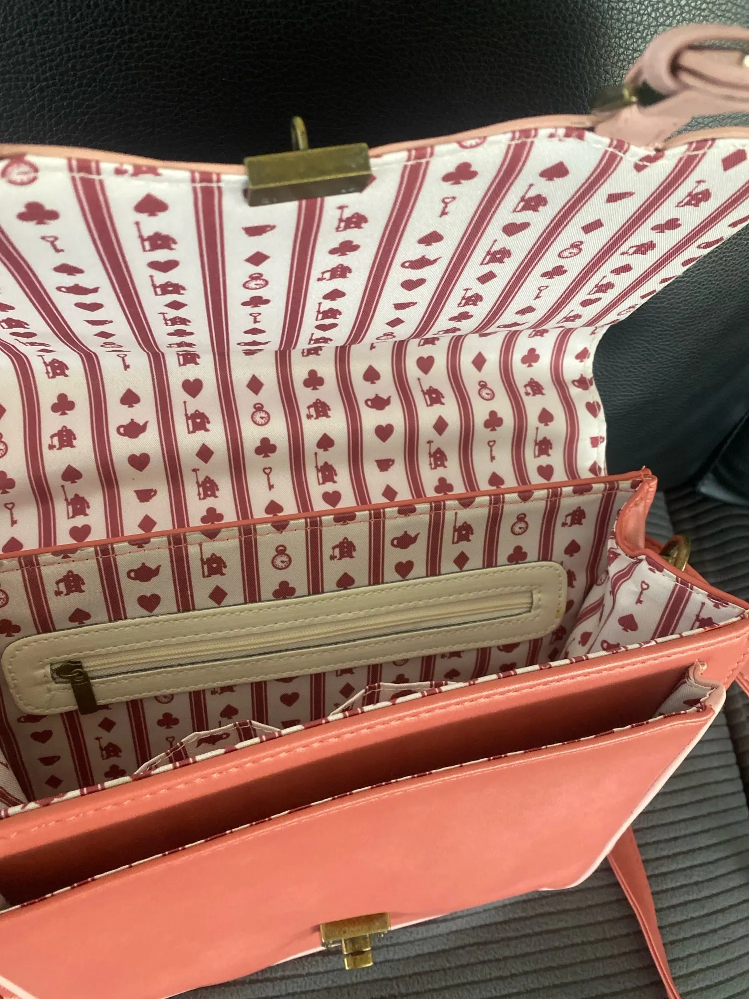 Alice In Wonderland Shoulder Bags axes femme vintage student