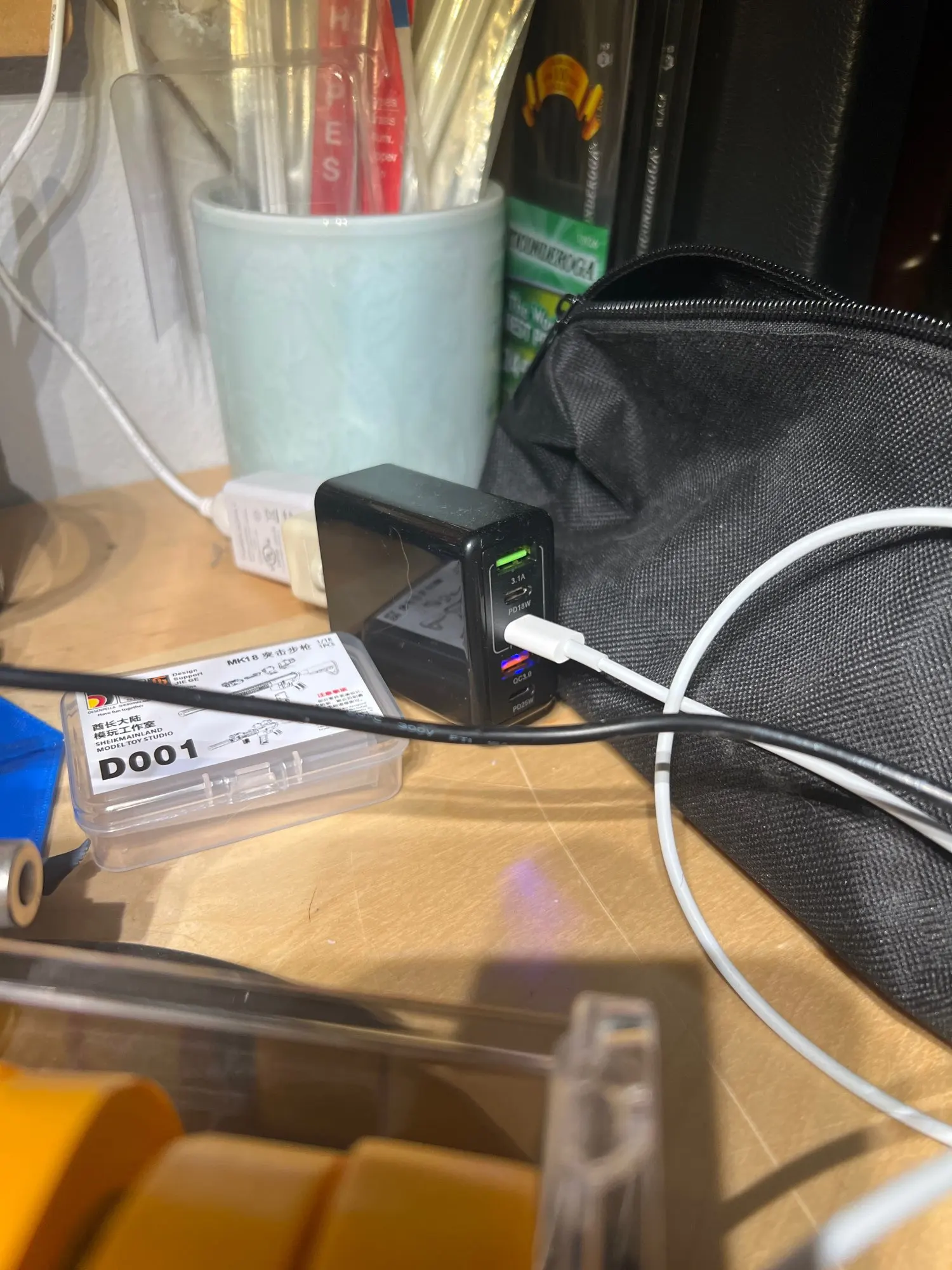 120W Multi Ports USB Charger Fast Charging Type C Mobile Phone Charger photo review